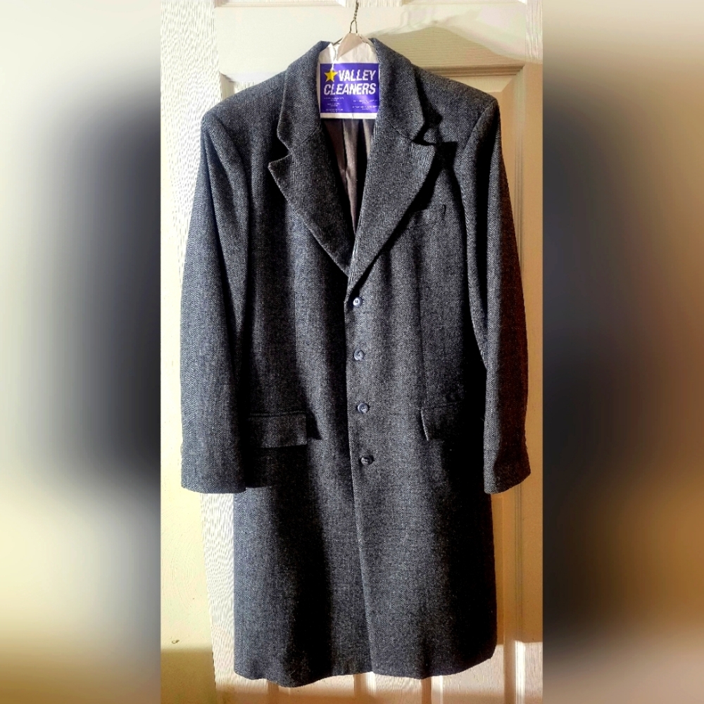 Gray Overcoat with Classic Fit and Wide Lapels